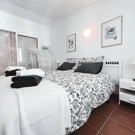 דירה Charming Spanish Style Bungalow, Bbq,wf,terrace Mir09 *