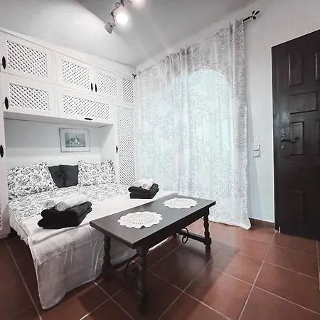 Charming Spanish Style Bungalow, Bbq,wf,terrace Mir09