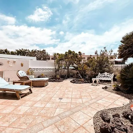 Apartment Charming Spanish Style Bungalow, Bbq,wf,terrace Mir09