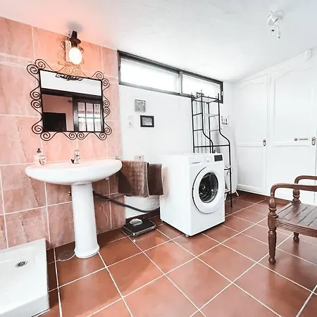 Apartment Charming Spanish Style Bungalow, Bbq,wf,terrace Mir09 *
