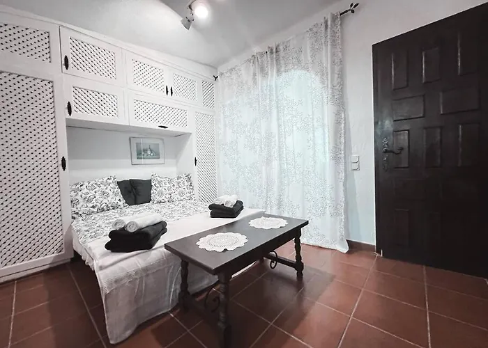 Charming Spanish Style Bungalow, Bbq,wf,terrace Mir09