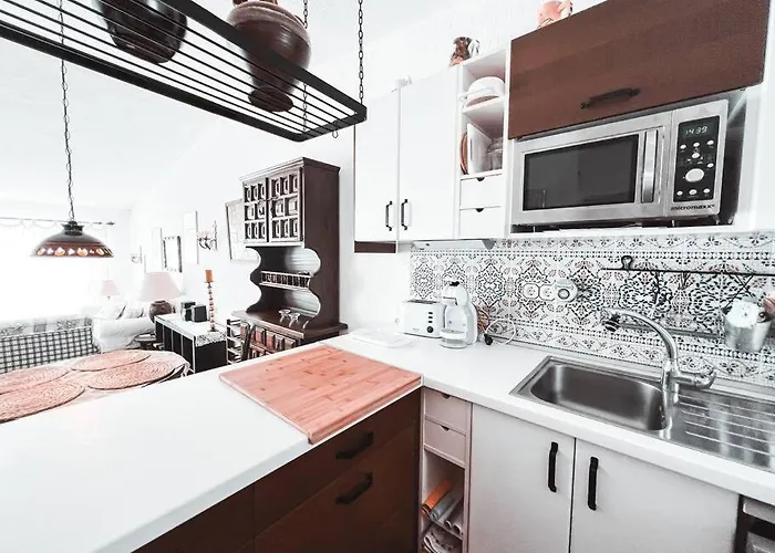 Charming Spanish Style Bungalow, Bbq,wf,terrace Mir09