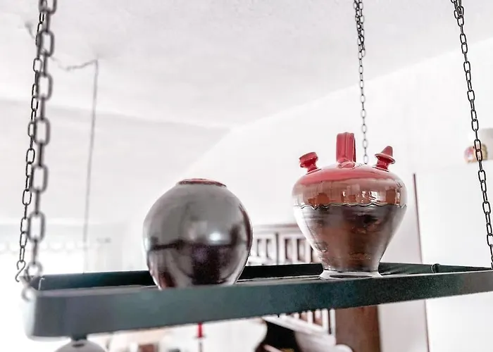 Charming Spanish Style Bungalow, Bbq,wf,terrace Mir09