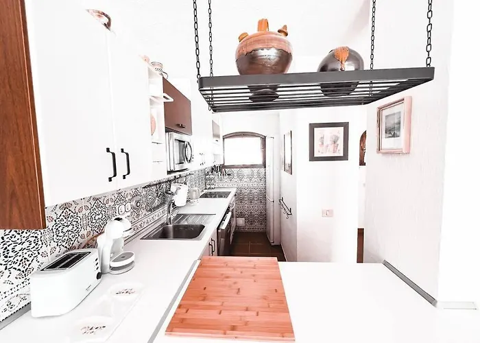 Charming Spanish Style Bungalow, Bbq,wf,terrace Mir09