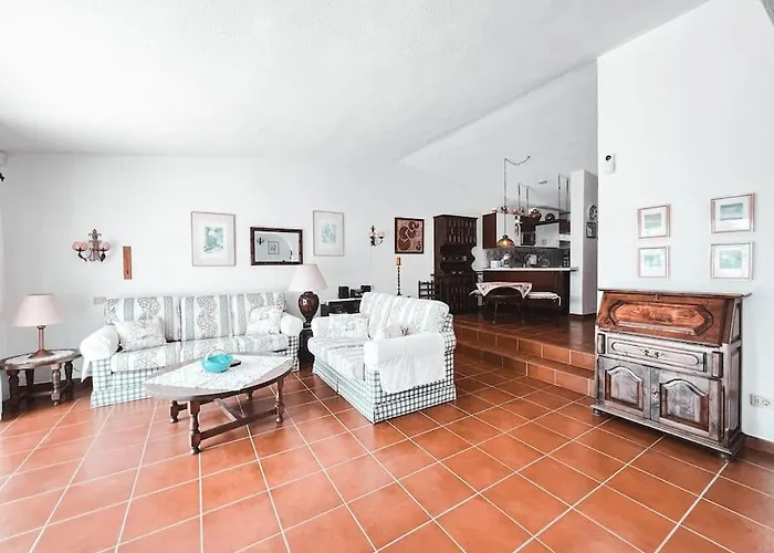 Charming Spanish Style Bungalow, Bbq,wf,terrace Mir09